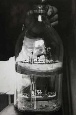 Flaske Peter sort hvid